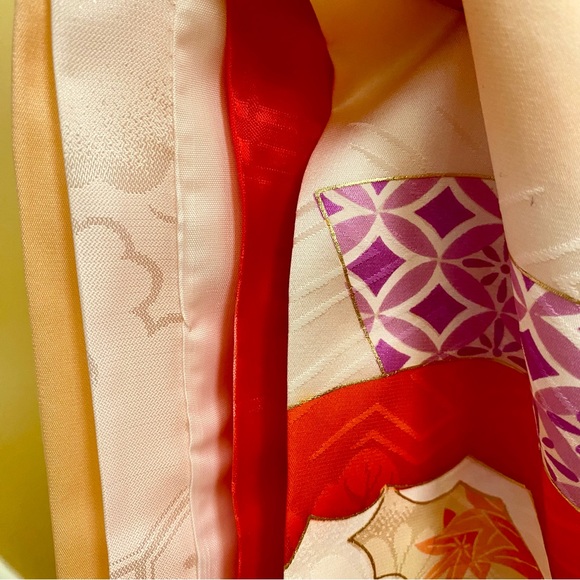 Authentic Japanese Peach Silk Kimono - Picture 5 of 7